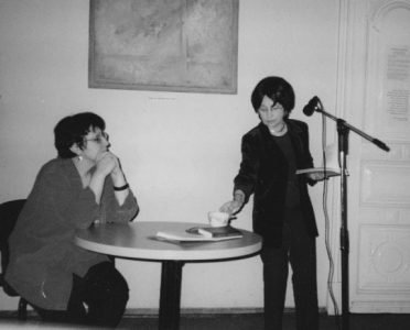 Елена Аксельрод и Дина Рубина. Творческий вечер в Еврейском Культурном Центре. Москва, 2001 год